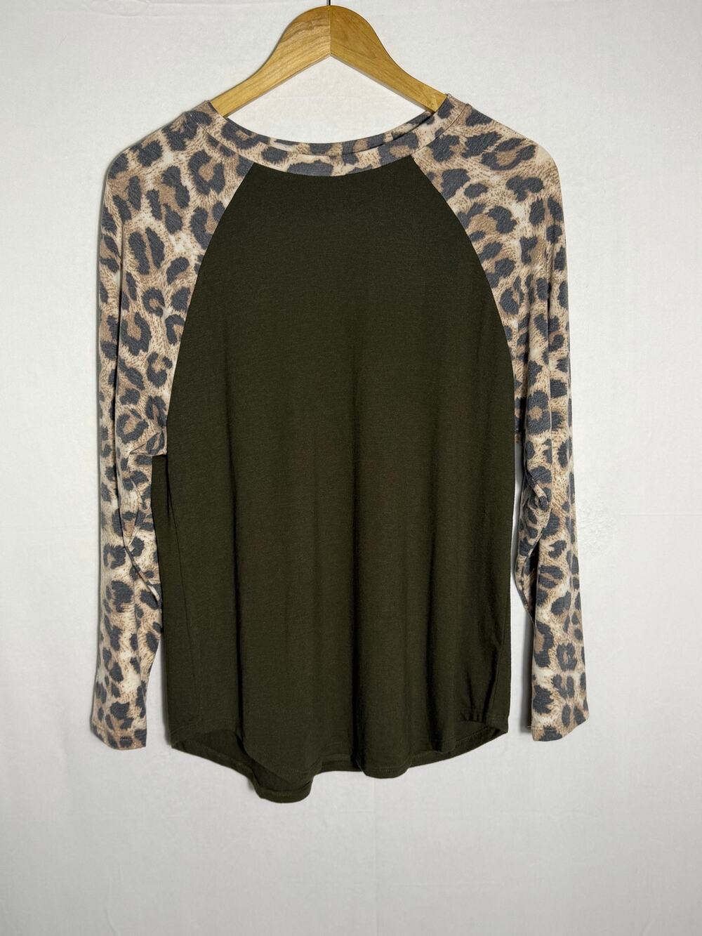 Zenana S Olive Green Leopard Print Raglan Long Sleeve Top NWT